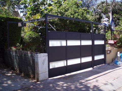 שערים - שער כניסה בתוך שער חניה - שער כניסה בתוך שער חניה
