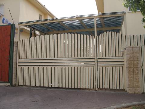 שערים - שערים דגם לוחות אלון - שער כניסה וחניה