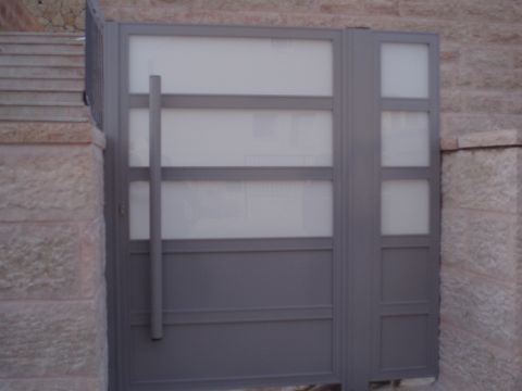 שערים - שערים  עם שילובי זכוכית - שער כניסה וחניה