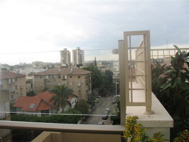סורגים - הגבהת מעקה מרפסת מזכוכית - הגבהת מעקה מרפסת מזכוכית